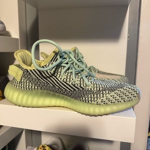 adidas Yeezy Boost 350 V2
Yeezree (Non-Reflective)